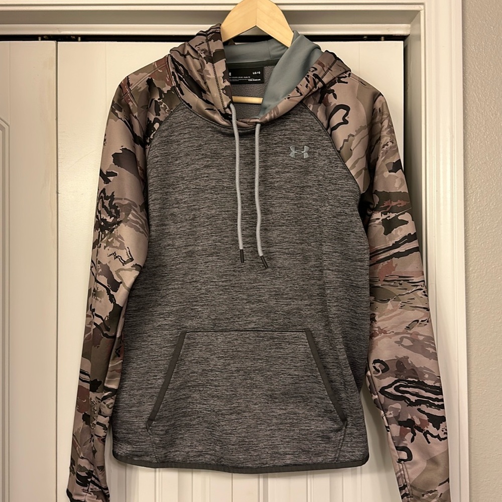 Under Armour Size Large - cold gear.  Excellent used condition.